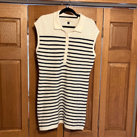 Universal Thread Dresses & Skirts - Universal Thread Cream Knit Sweater with Navy Label